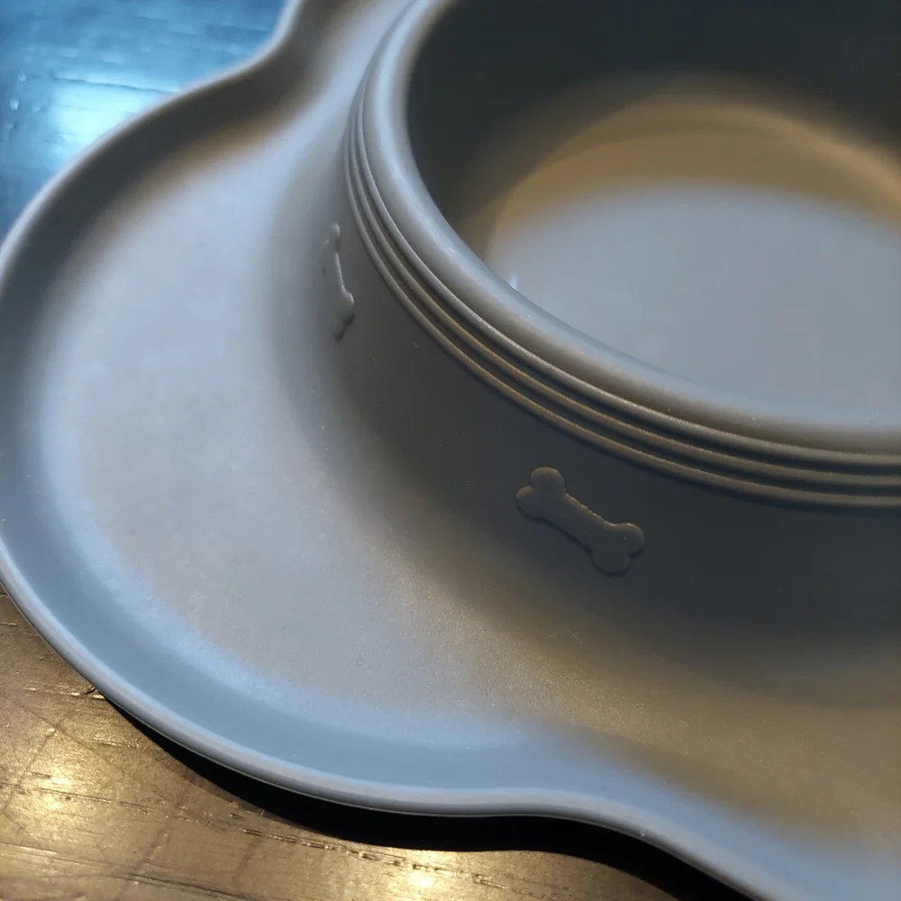 Small Stainless Steel Pet Bowl With No Spill Skid Resistant Silicone Mat